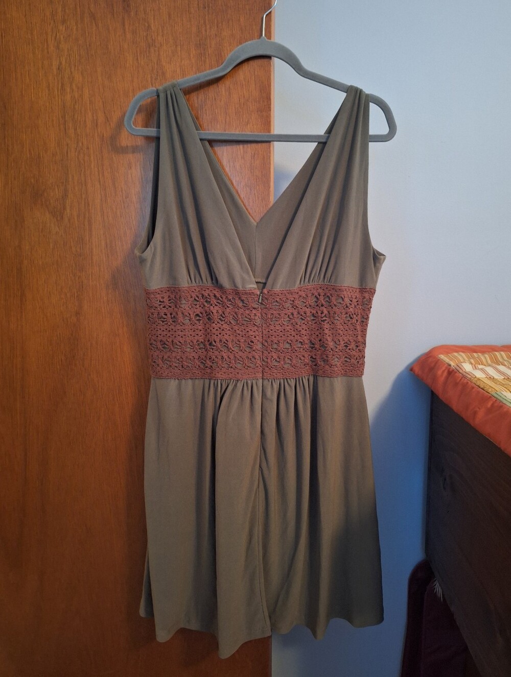 Chadwick's Sleeveless Olive Green Dress with Brown Lace Detail Size 16 - Picture 3 of 5